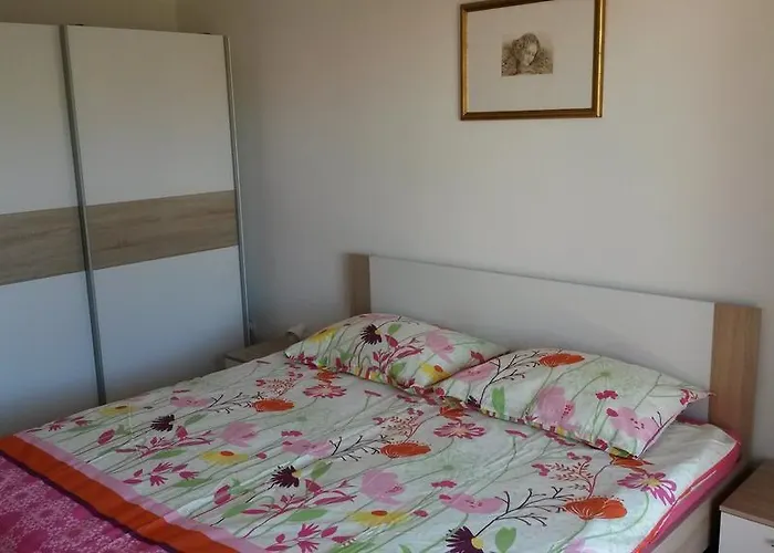 Διαμέρισμα Mirella *