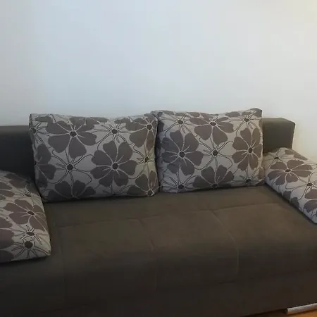 Mirella 罗维尼