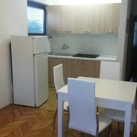 Mirella アパート