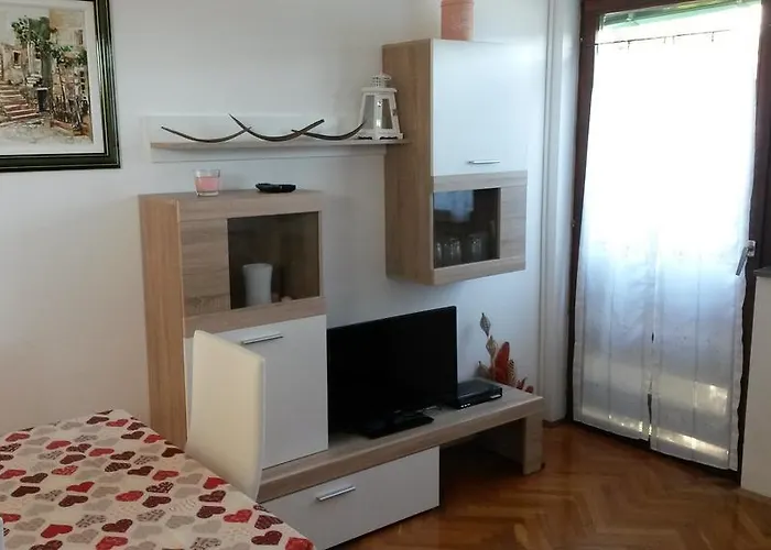 Mirella 아파트 로비니